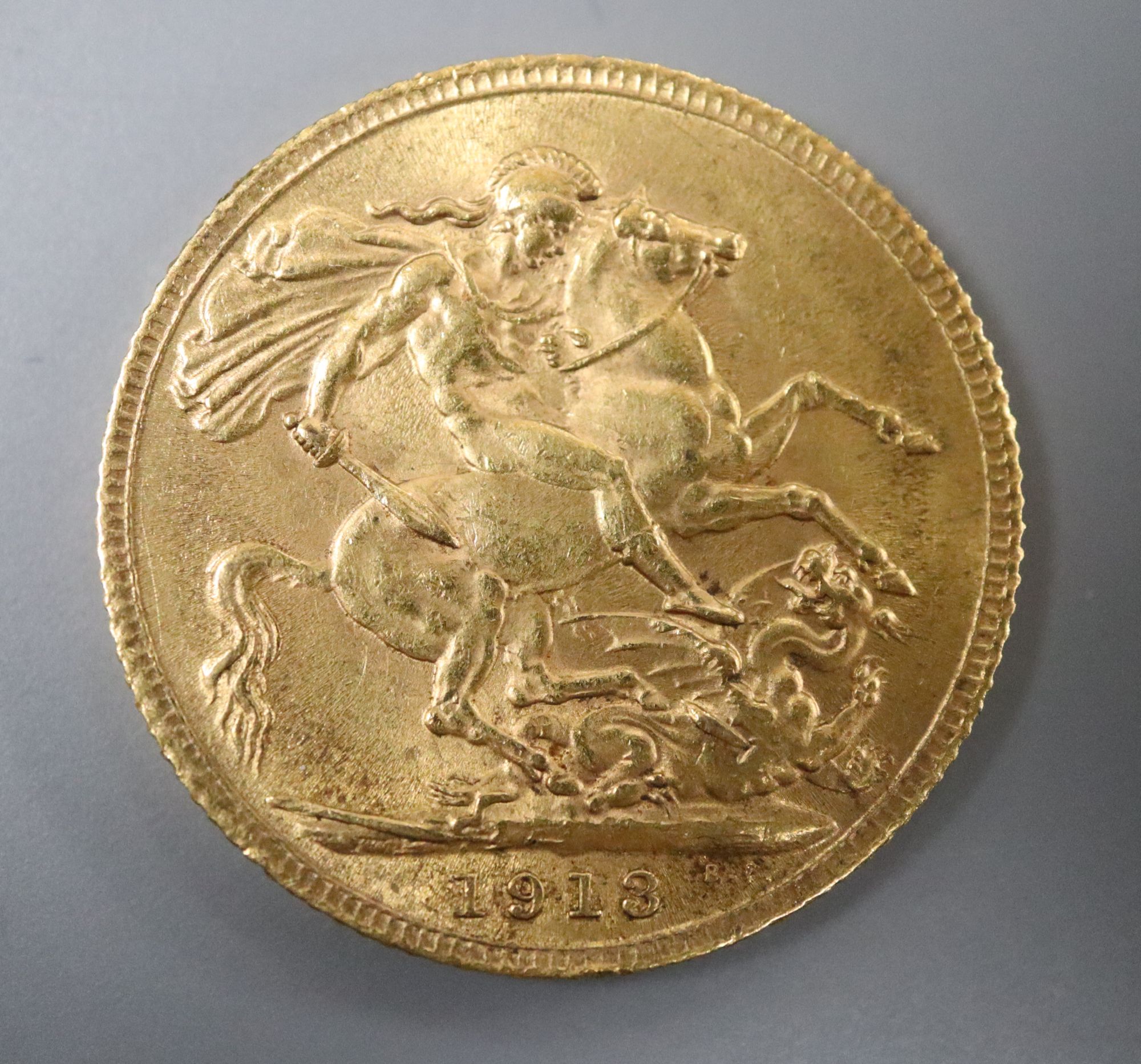 A George V 1913 gold sovereign, NEF